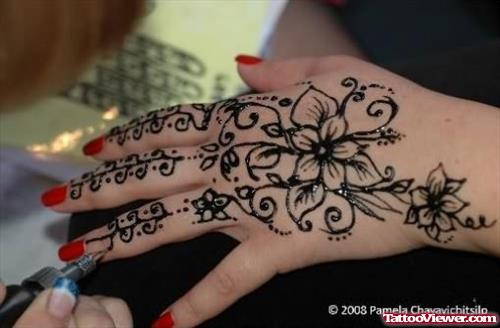 Cool Henna Tattoos On Hand