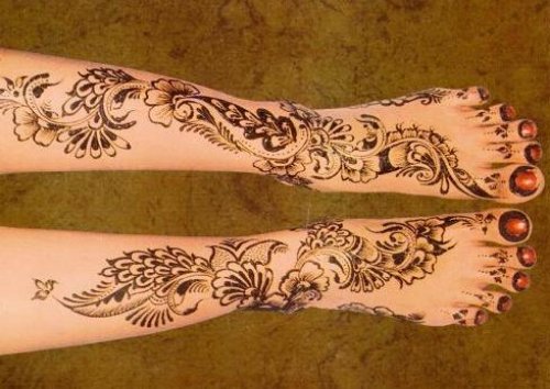 Henna Tattoo On Legs And Feet For Girls