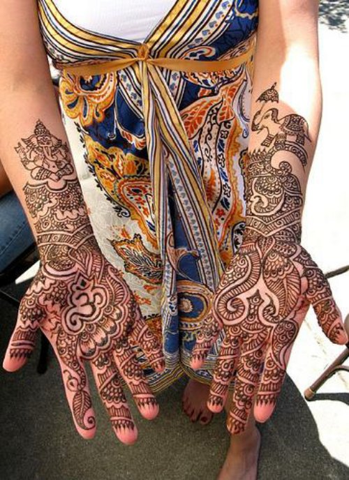 Henna Tattoos On Hand For Women