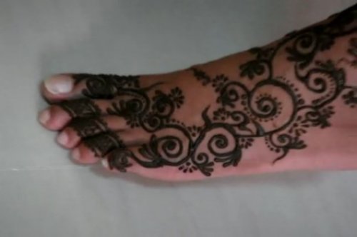 Black Ink Henna Tattoo On Left Foot