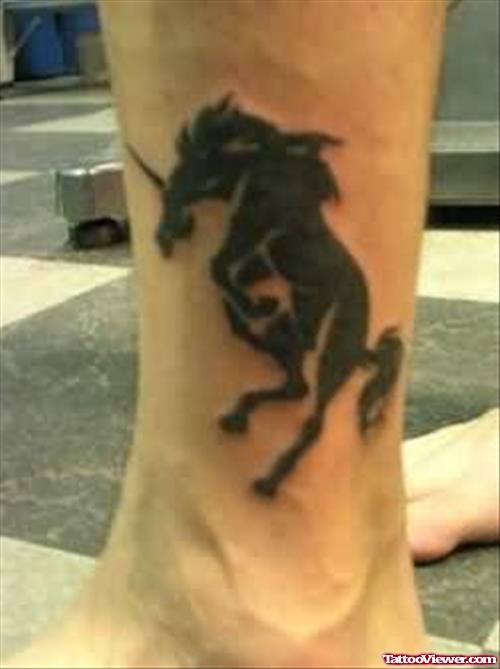 Elegant Horse Tattoo On Leg
