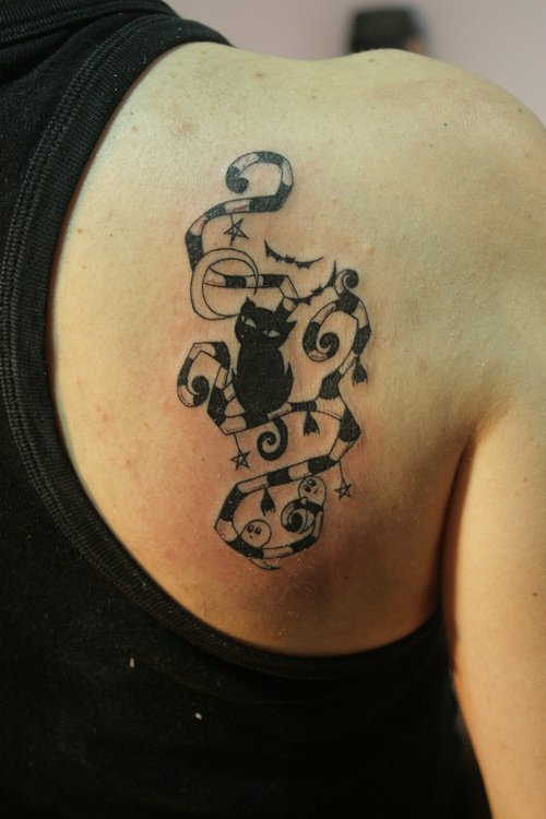 Amazing Black Cat Tattoo On Right Back Shoulder