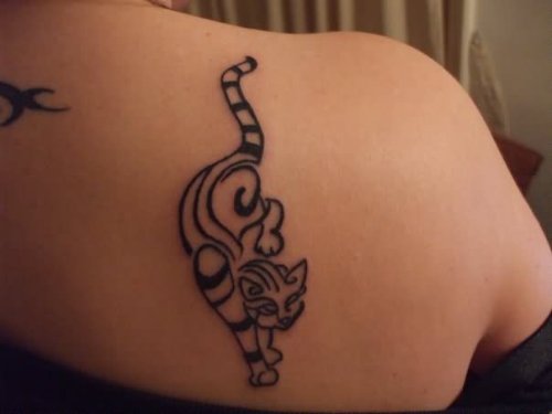 Amazing Right Back Shoulder Kitty Tattoo For Girls