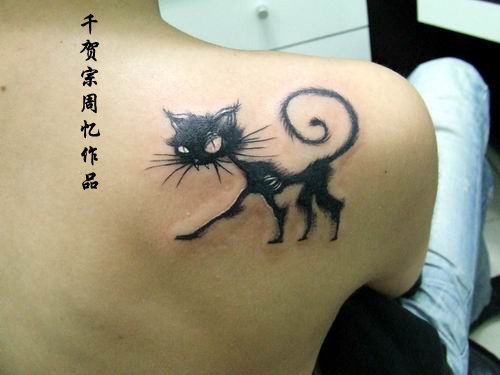 Black Kitty Tattoo On Right Back Shoulder