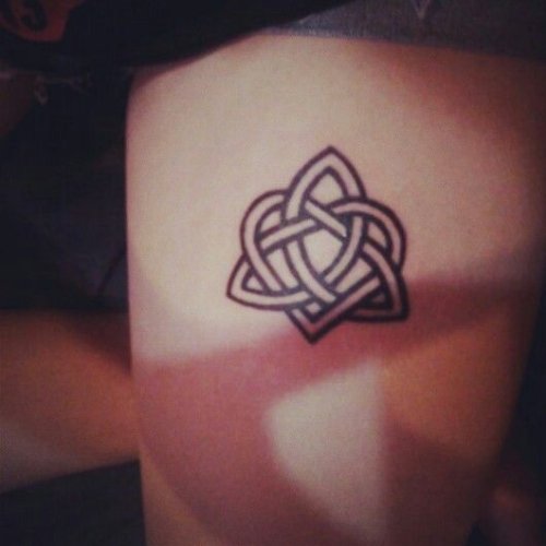 Cute Celtic Knot Tattoo On Thigh