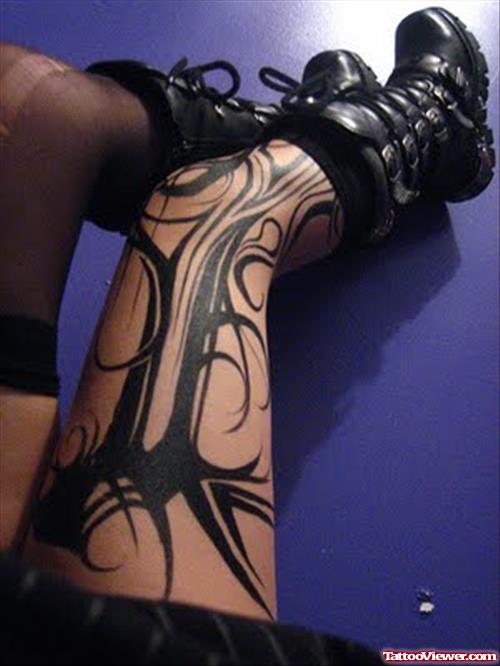 Awesome Black Tribal Right Leg Tattoo