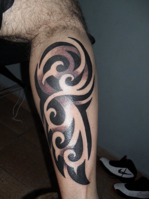 Black Ink Tribal Leg Tattoo