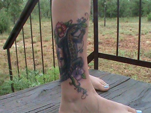 Red flower And Savannah Monitor Tattoo On Right Leg
