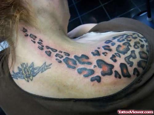 Leopard Print Tattoo On Upper Shoulder