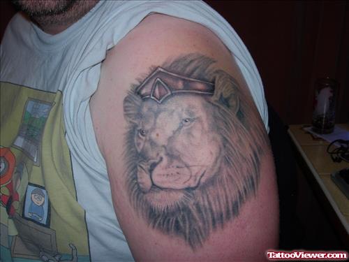Amazing Grey Ink Lion Head Tattoo On Left Shoulder