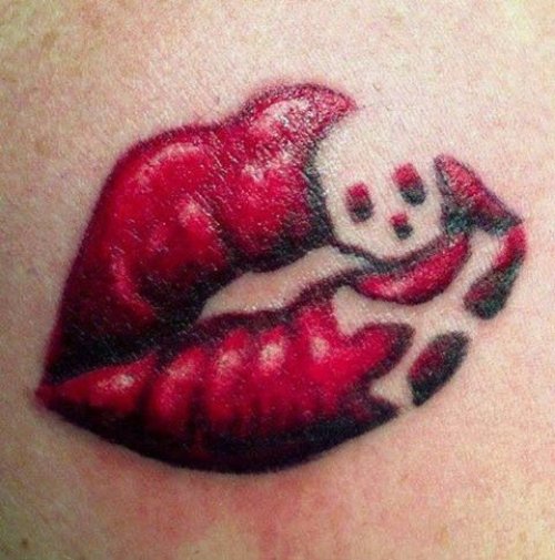 Pirate Skull In Lip Tattoo Design