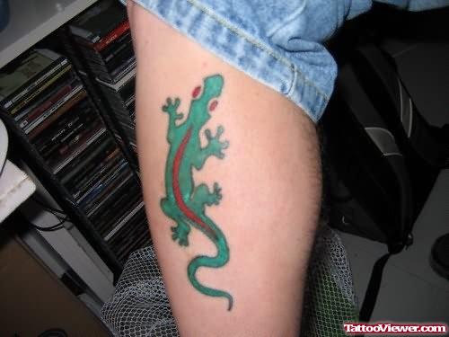 Red Eye Lizard Tattoo On Leg