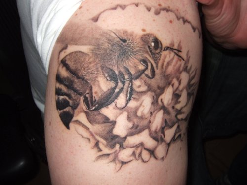 Grey Ink Bee Tattoo On Right Shoulder
