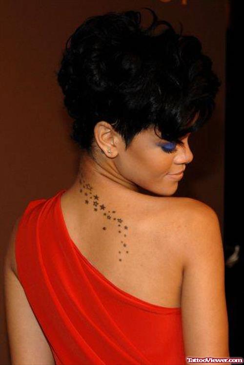 Rihanna Showing Back Neck Tattoo