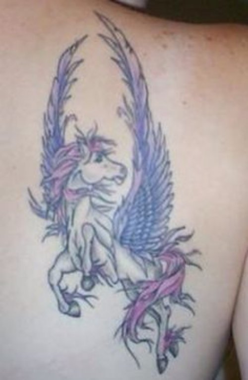 Amazing Pegasus Tattoo On Right Back Shoulder