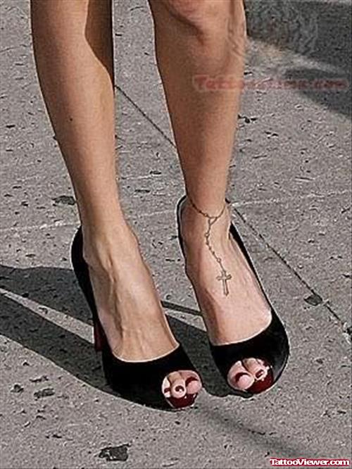 Nicole Richie Rosary Tattoo On Ankle