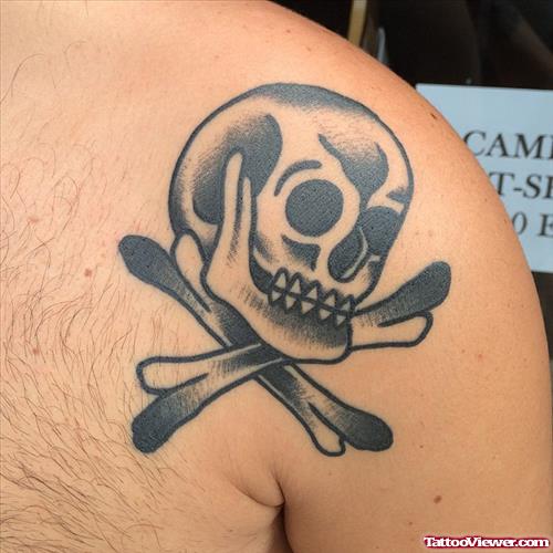 skull and crossbones on shoulder tattoo