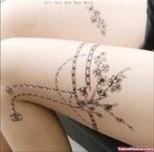 Awesome Design Tattoo On Thigh