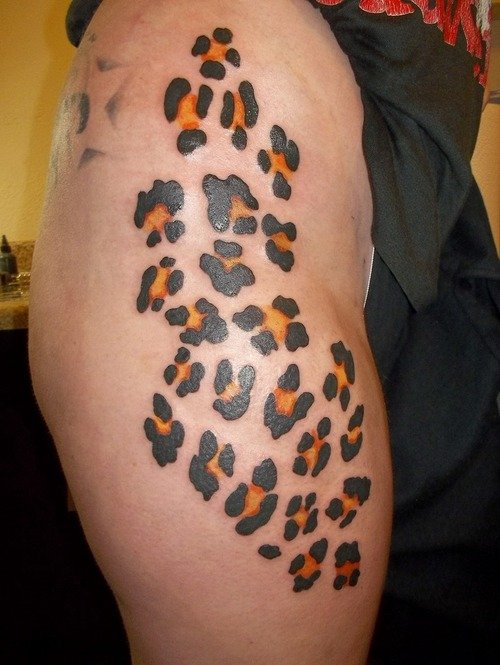 Colored Leopard Print Tattoo On Right Thigh