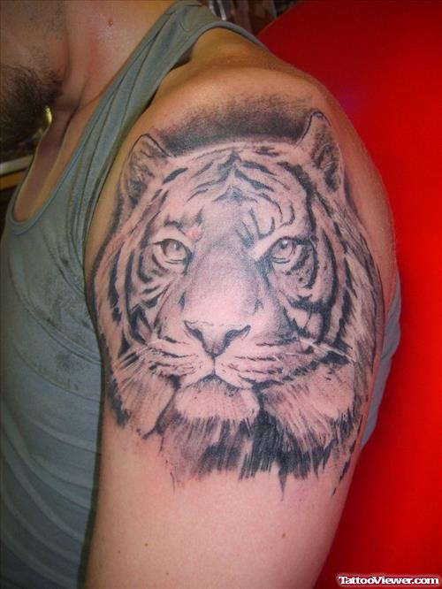 Crazy Grey Ink Tiger Head Tattoo On Left Shoulder