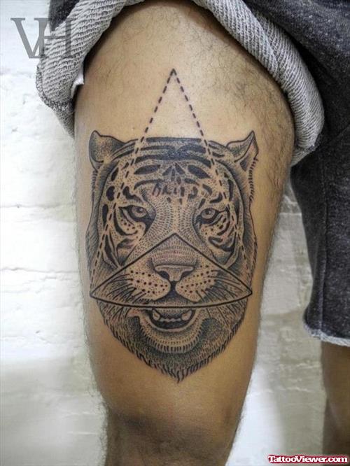 Grey Ink Tiger Head Tattoo On Right Thigh