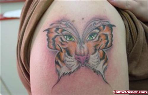 Awesome Color Ink Tiger Butterfly Tattoo On Right Shoulder
