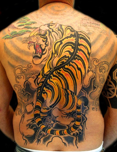Awesome Tiger Tattoo On Man BAck