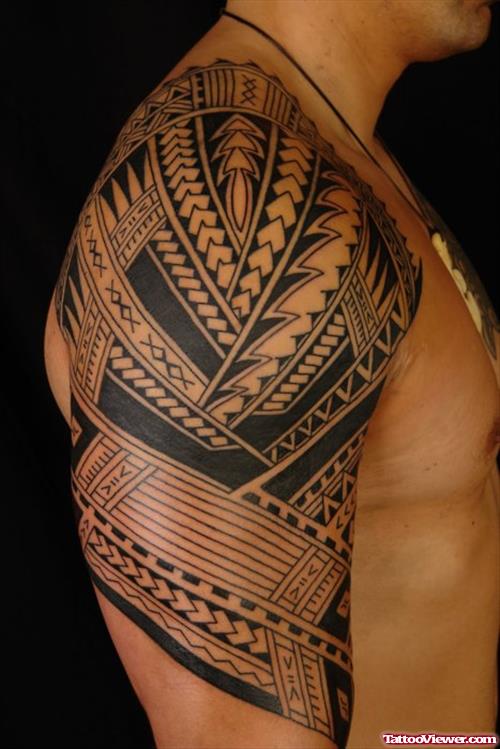 Attractive Polynesian Tribal Tattoo On Man Right Half Sleeve