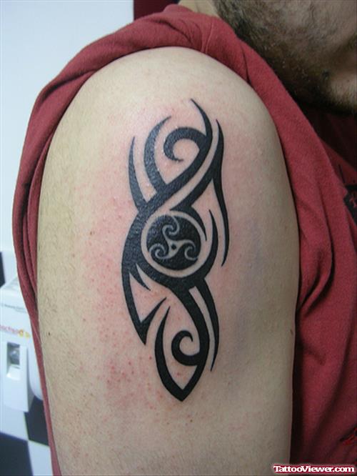 Black Small Tribal Tattoo On Right Shoulder
