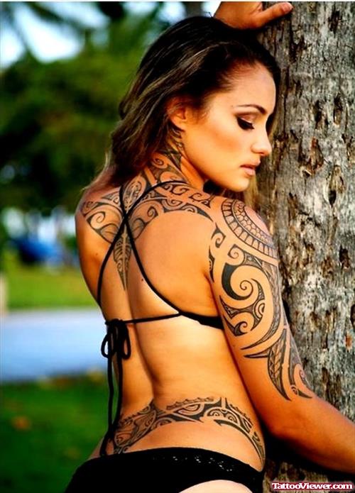 Tribal Tattoo On Upperback And Right Sleeve