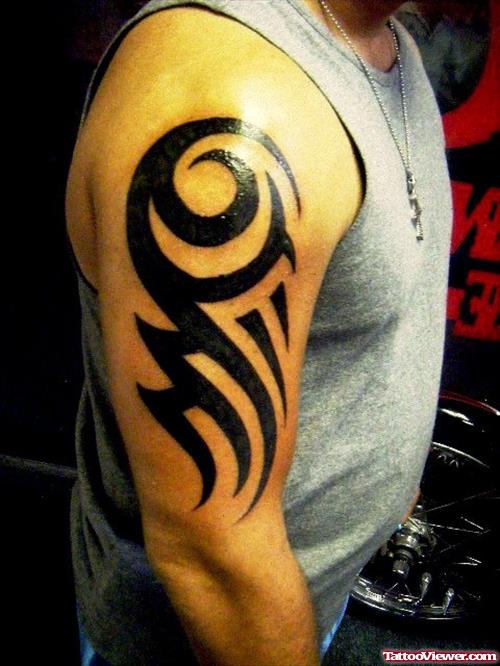 Black Tribal Tattoo On Right Biceps