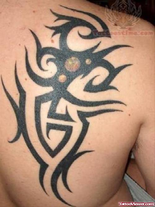 Glorious Tribal Tattoo On Back Shoulder