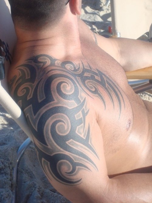 Righ Shoulder Tribal Tattoo For Men