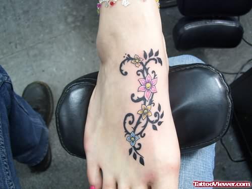 Extreme Vine Tattoo On Foot