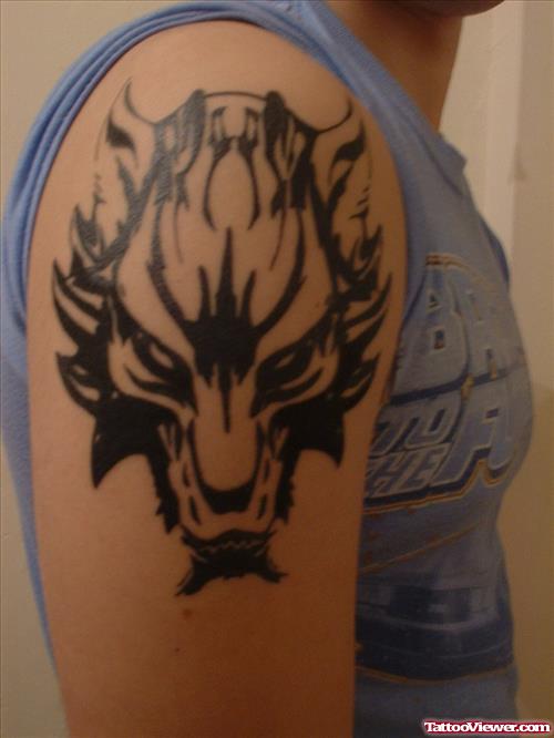 Tribal Wolf Head Tattoo On Right Shoulder