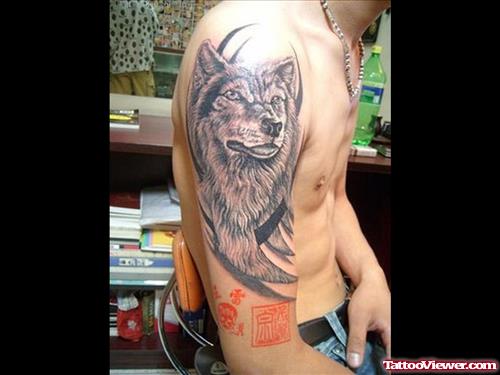 Tribal And Grey Ink Wolf Tattoo On Right Half Sleeve