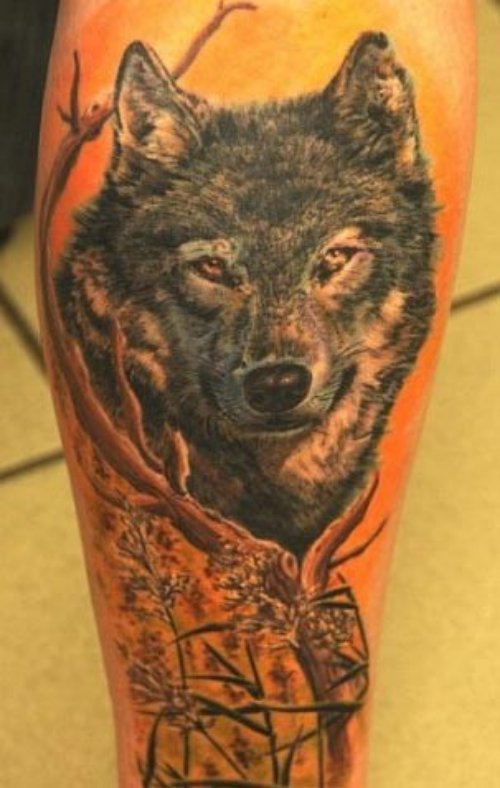Classic Grey Ink Wolf Tattoo On Leg
