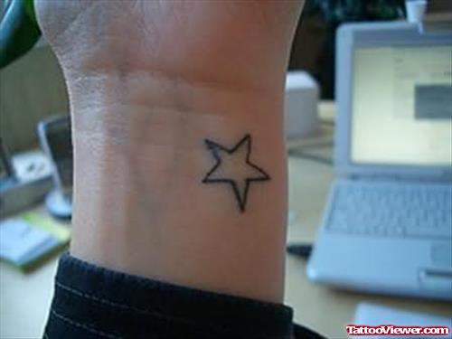 Tiny Stars Tattoo On Wrist